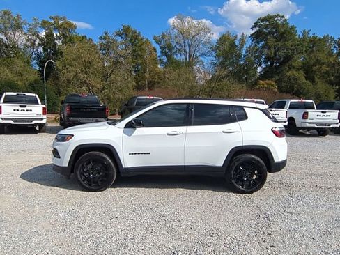 New 2026 Jeep Compass Latitude image 2