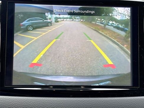 Used 2023 Chrysler Pacifica Touring-L FWD image 13