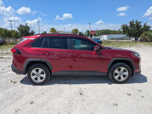 Used 2020 Toyota RAV4 XLE w/ Convenience Package FWD image 3