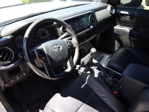 Used 2018 Toyota Tacoma TRD Off-Road w/ TRD Premium Off Road Package AWD/4WD image 12