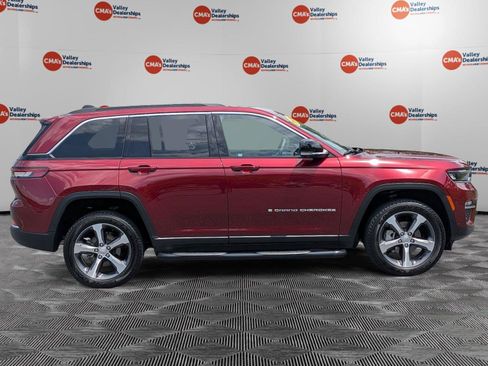 Used 2024 Jeep Grand Cherokee Limited w/ Luxury Tech Group II AWD/4WD image 4