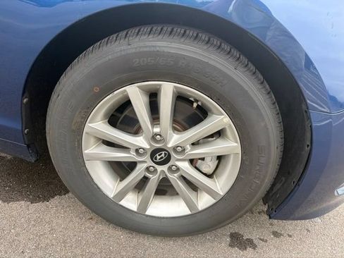 Used 2017 Hyundai Sonata SE FWD image 4