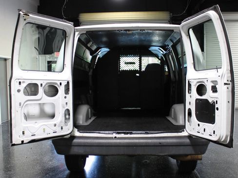 Used 2006 Ford E-350 and Econoline 350 Super Duty RWD image 27