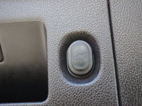 Used 2016 Cadillac Escalade Platinum AWD/4WD image 11