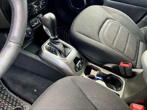 Used 2022 Jeep Renegade Latitude image 31