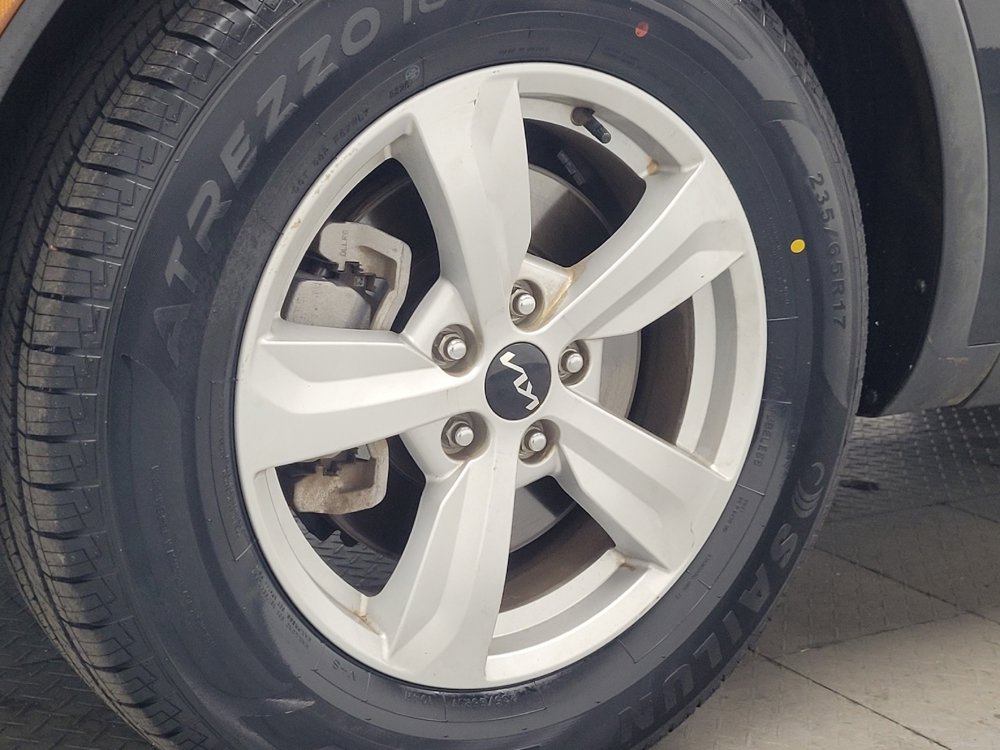 Used 2023 Kia Sorento LX FWD image 31