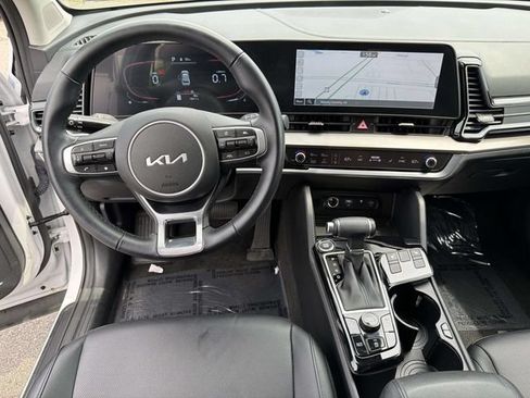 Used 2025 Kia Sportage EX FWD image 17