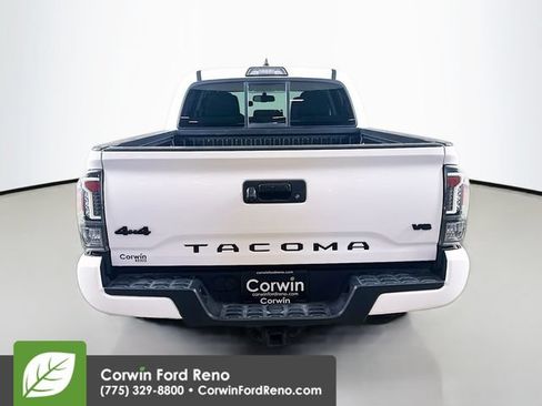 Used 2017 Toyota Tacoma SR5 w/ Tow Package AWD/4WD image 8