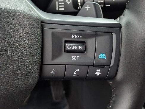 Used 2025 Nissan Rogue SV FWD image 21