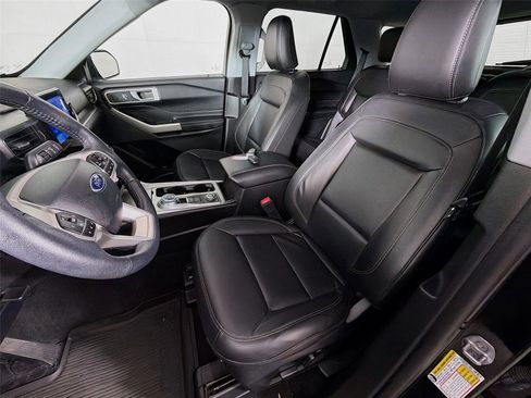 Used 2022 Ford Explorer XLT w/ Equipment Group 202A image 11