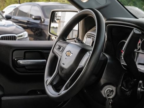 Used 2020 Chevrolet Silverado 1500 Custom w/ Custom Value Package RWD image 13