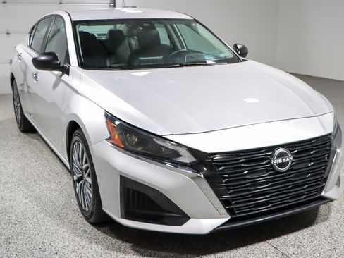 Used 2024 Nissan Altima 2.5 SV image 5