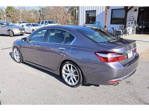 Used 2016 Honda Accord Touring image 3