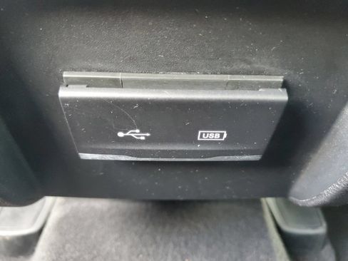 Used 2019 Jeep Cherokee Latitude Plus AWD/4WD image 29