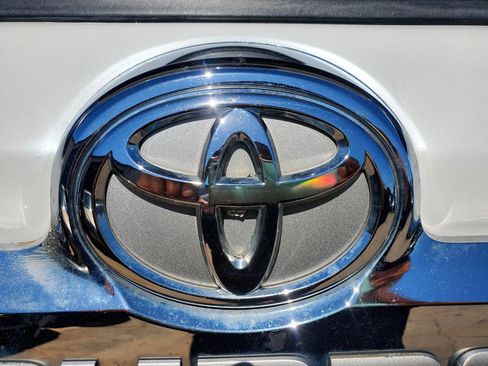 Used 2012 Toyota 4Runner SR5 w/ Premium Pkg AWD/4WD image 11