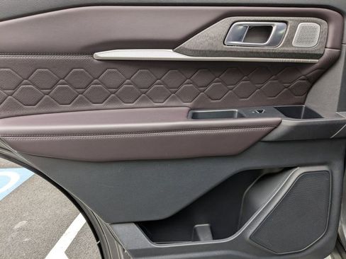 Used 2025 Ford Explorer Platinum w/ LUX Leather Package image 25