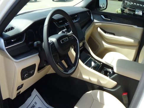 Certified 2024 Jeep Grand Cherokee L Limited w/ Luxury Tech Group II image 18