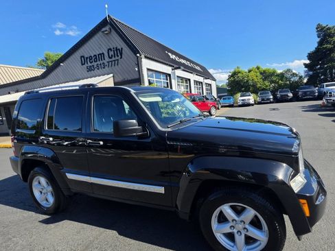 Used 2012 Jeep Liberty Limited AWD/4WD image 6