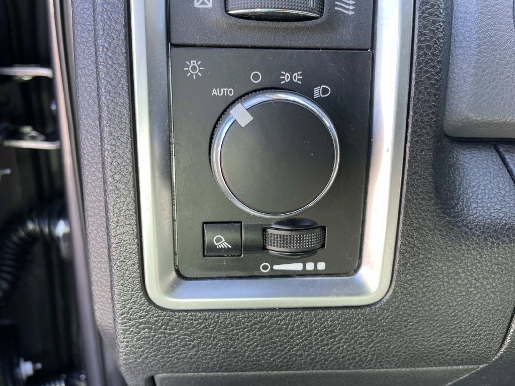 Used 2016 RAM 1500 Classic SLT AWD/4WD image 41