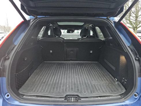 Used 2018 Volvo XC60 T8 R-Design w/ Convenience Package image 5