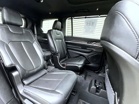 Used 2024 Jeep Grand Cherokee L Limited w/ Luxury Tech Group II image 19