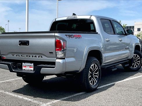 Used 2023 Toyota Tacoma TRD Sport w/ Black Out Package (TMS) AWD/4WD image 12