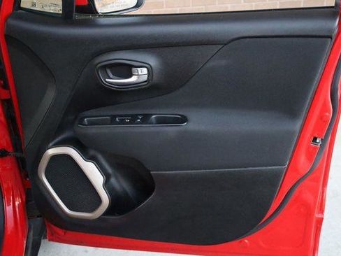 Used 2015 Jeep Renegade Latitude AWD/4WD image 21
