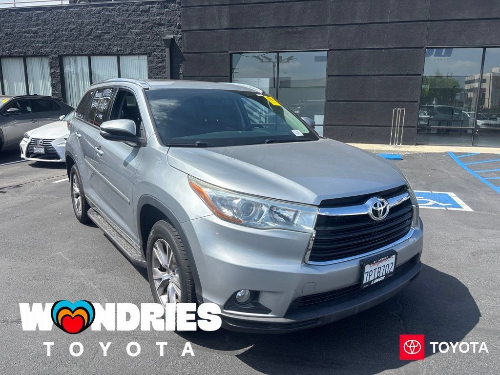 Used 2015 Toyota Highlander XLE FWD image 1