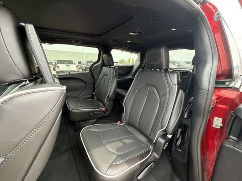 Used 2025 Chrysler Pacifica Limited w/ Uconnect Theater Family Group AWD/4WD image 11