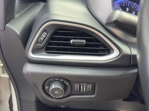 Used 2020 Chrysler Pacifica Touring w/ S Appearance Package FWD image 27