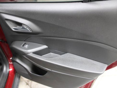 Used 2025 Chevrolet Trax LT image 23