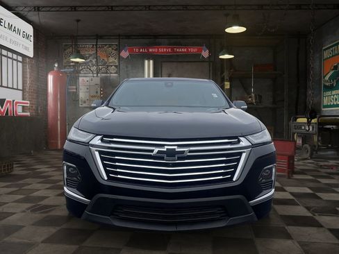 Certified 2023 Chevrolet Traverse Premier FWD image 2