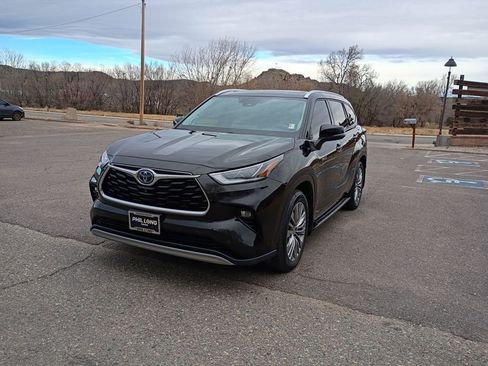 Used 2021 Toyota Highlander Platinum image 2