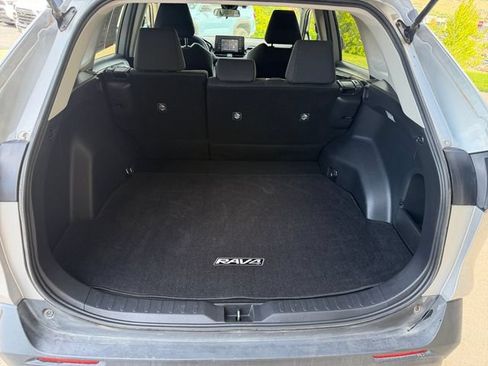 Used 2020 Toyota RAV4 LE w/ Carpet Mat Package AWD/4WD image 11