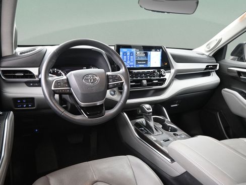 Used 2022 Toyota Highlander Platinum FWD image 36
