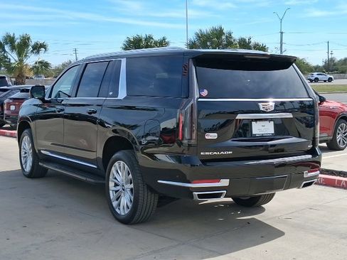 New 2026 Cadillac Escalade ESV 2WD w/ LPO, Floor Liner Package image 4