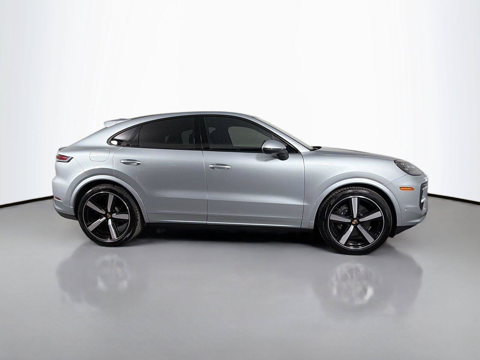 Certified 2025 Porsche Cayenne Coupe AWD/4WD image 8