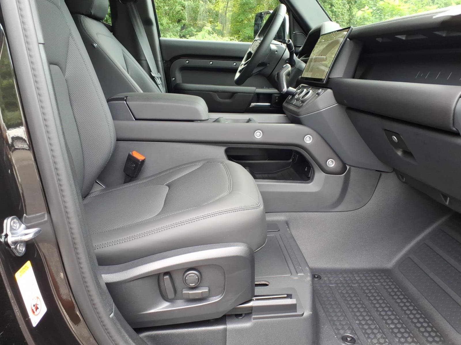 New 2026 Land Rover Defender 110 S AWD/4WD image 3