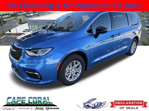 New 2026 Chrysler Pacifica Select image 1