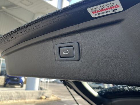 Used 2018 Subaru Outback 2.5i Limited image 11