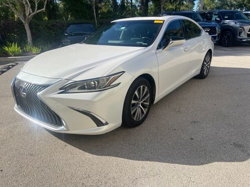 Used 2020 Lexus ES 300h w/ Premium Package FWD image 5