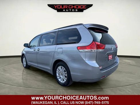 Used 2013 Toyota Sienna XLE FWD image 3