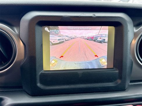 Used 2021 Jeep Gladiator Sport image 15