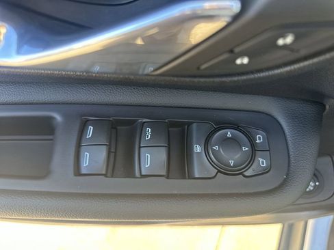 Certified 2024 GMC Terrain SLT image 22