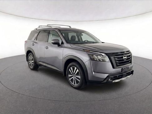 Used 2023 Nissan Pathfinder SL w/ Black Appearance Package FWD image 2