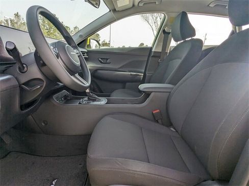 Certified 2025 Hyundai Kona SE image 18