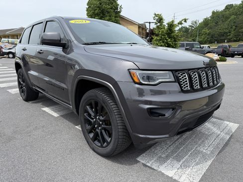 Used 2021 Jeep Grand Cherokee Laredo X AWD/4WD image 3