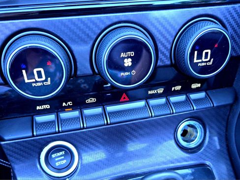 Used 2016 Jaguar F-TYPE R image 32