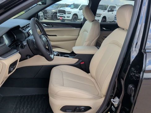 New 2025 Jeep Grand Cherokee L Limited image 13