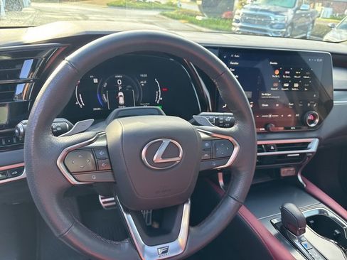 Used 2023 Lexus RX 500h F Sport image 10